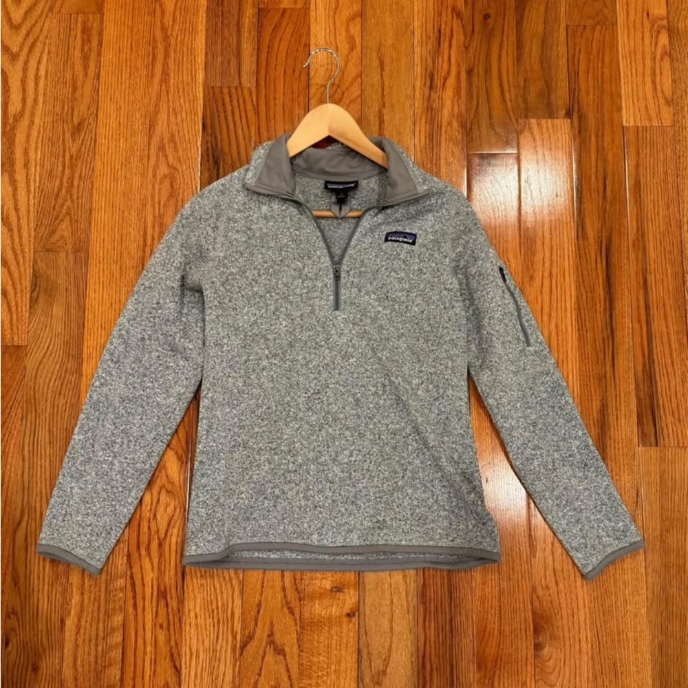 Patagonia Women’s Heather Grey 1/4 zip